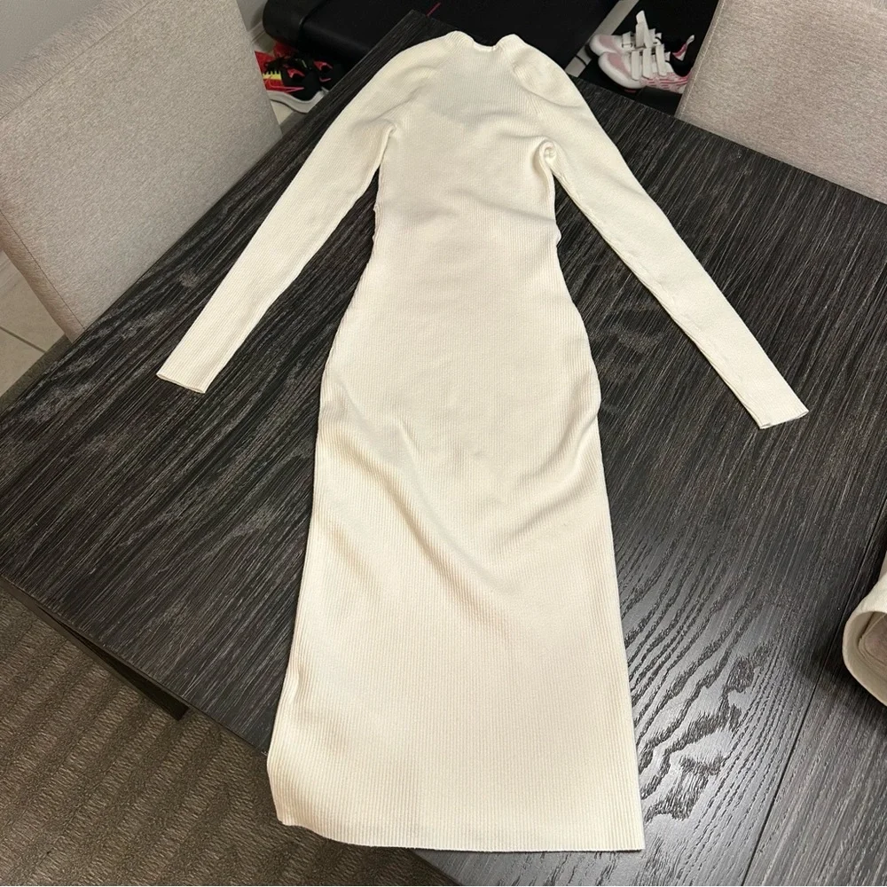 Abercrombie & Fitch Long Sleeve Cutout Maxi Sweater Dress in Cream, Small Tall - Picture 9 of 10
